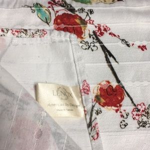 Lenox tablecloth.....